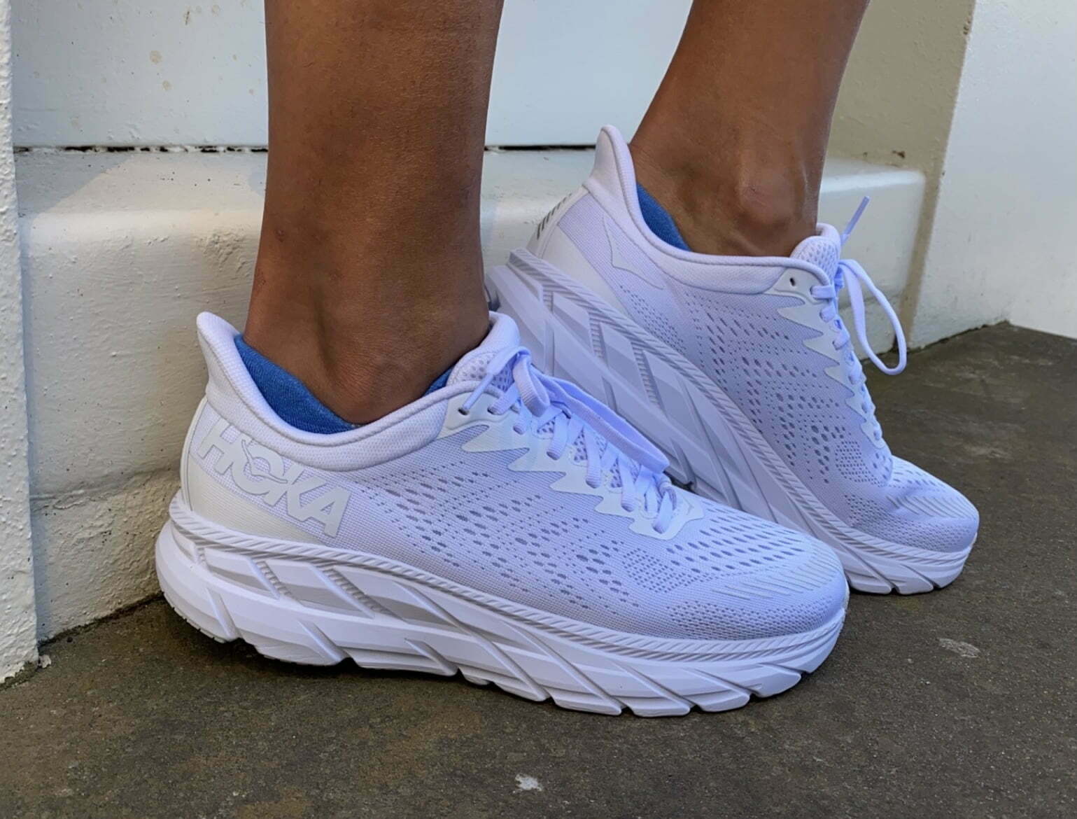 hoka all white shoes